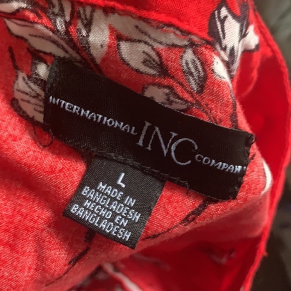 INTERNATIONAL Company (INC) Red Floral Tunic / Blouse Size Large - Picture 8 of 9